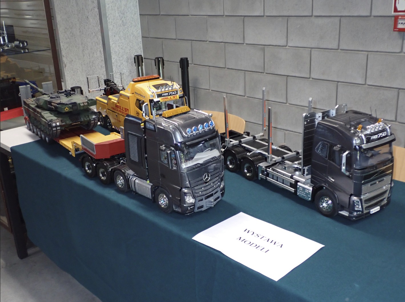Wystawa modeli pojazdów