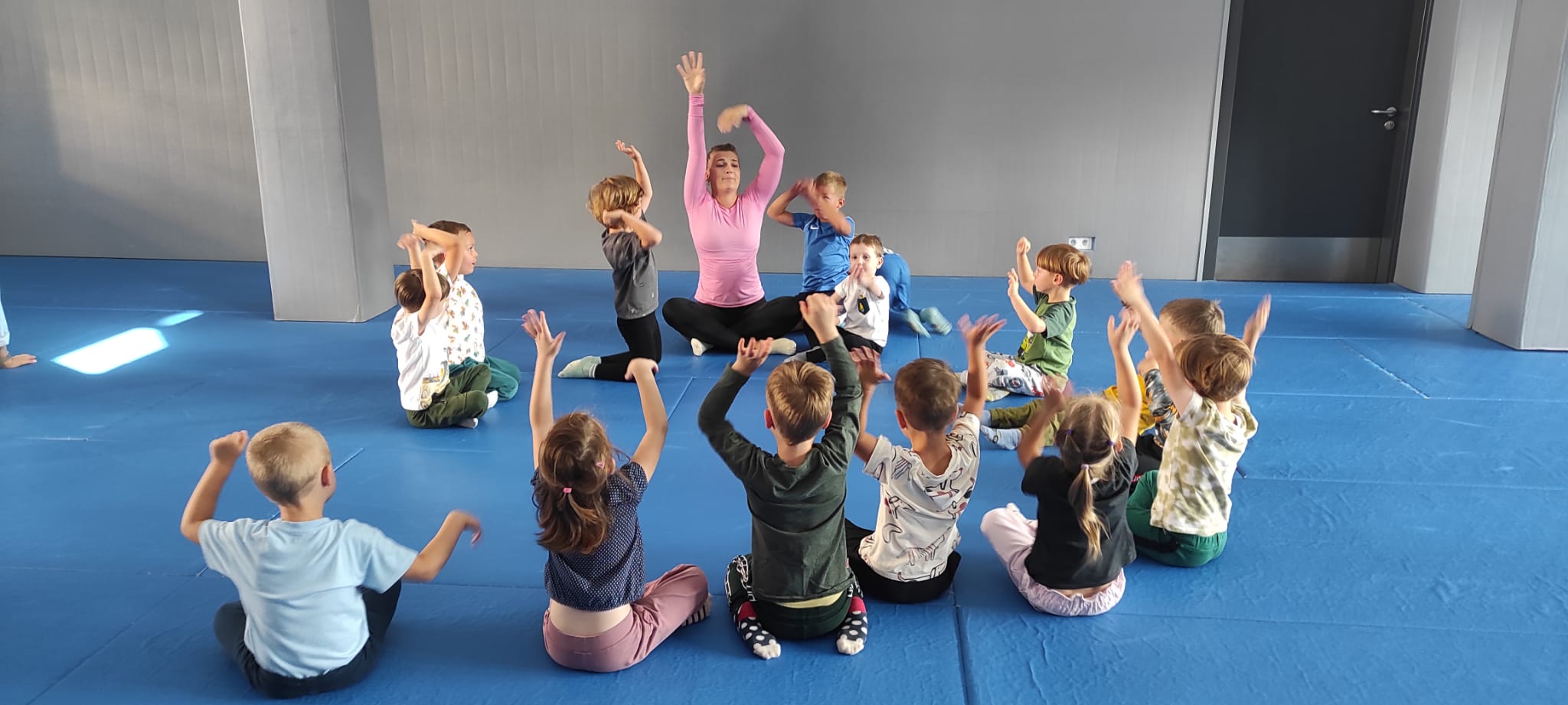 Joga dla dzieci z nauką uważności