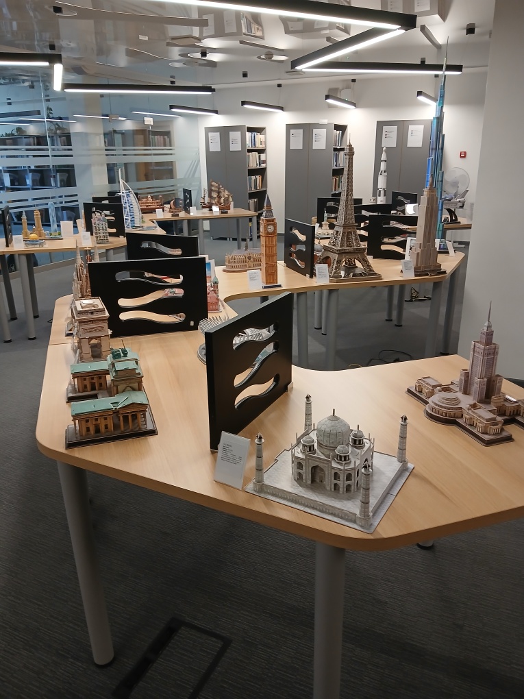 Oglądanie świata w skali mikro – wystawa puzzli 3D