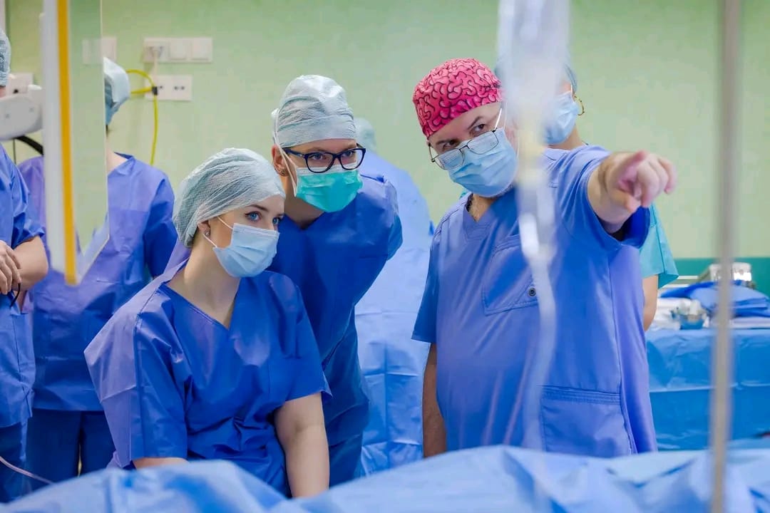 Nowotwór mózgu i co dalej? Przewodnik pacjenta i rodziny przez świat neuroonkologii