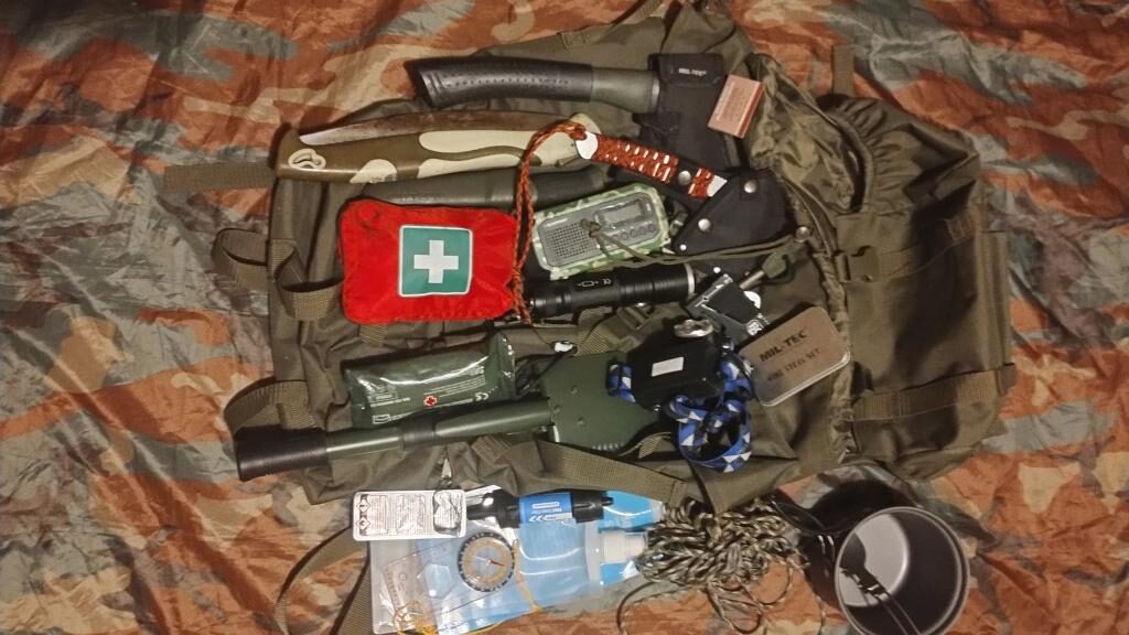 Przetrwanie w sytuacji kryzysowej – przygotowanie i wykorzystanie plecaka ewakuacyjnego
